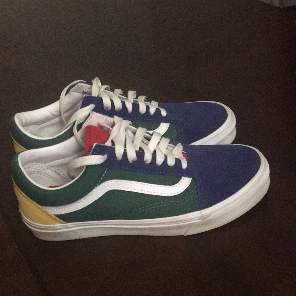 Size 7 in women’s 5.5 in men’s